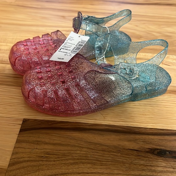 Girls sandals size 1 - Picture 2 of 2